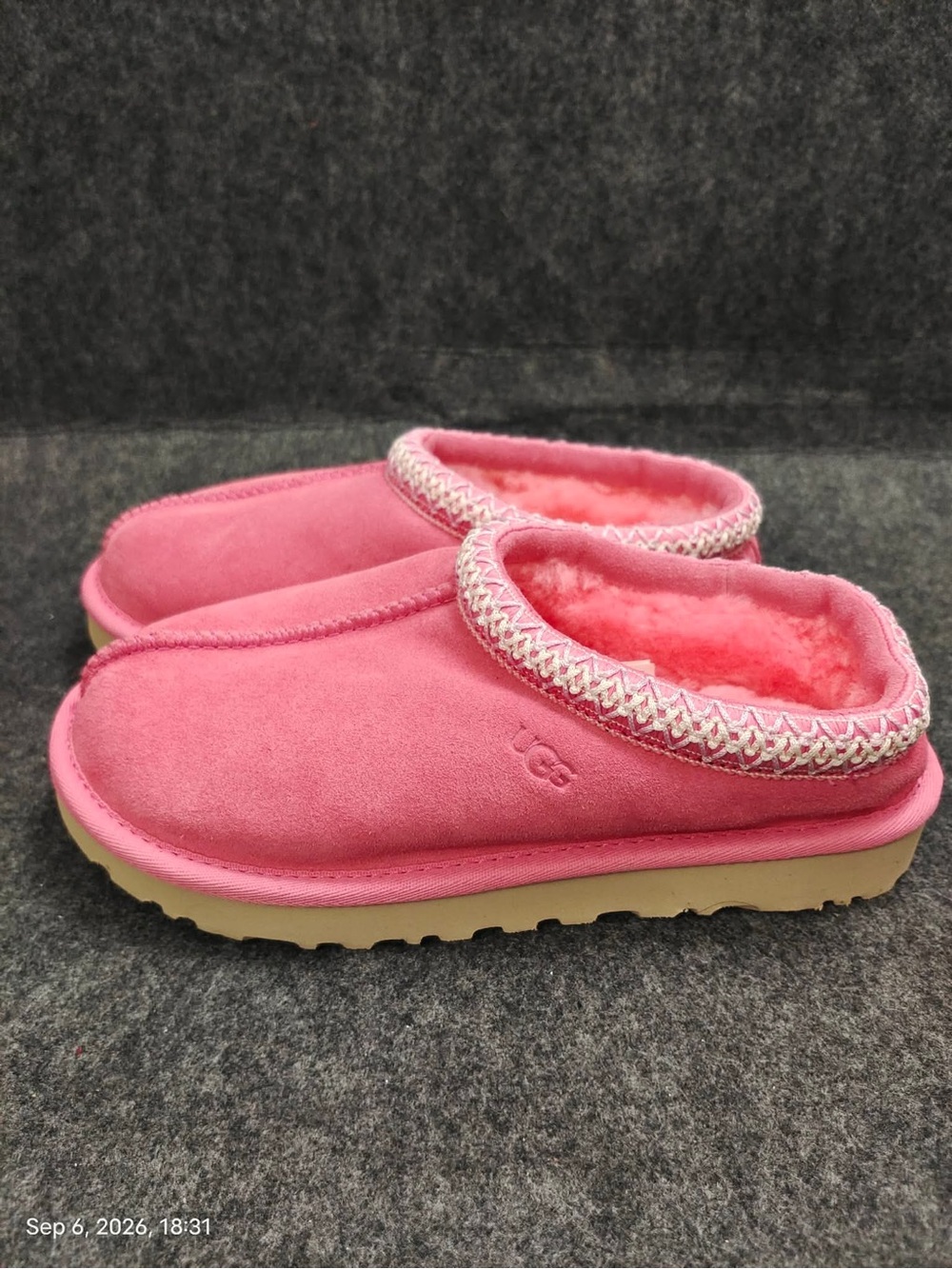 NWOT UGG Tasman Slippers Women’s Size 7 pink
